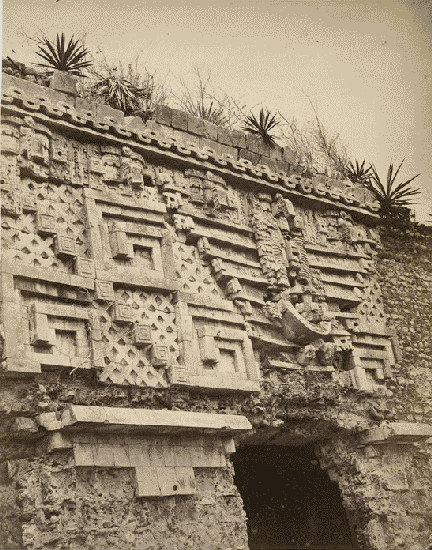 Palais Du Gouverneur, à Uxmal, detail de la Porte Principale.