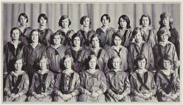 Group photograph of the ninth form