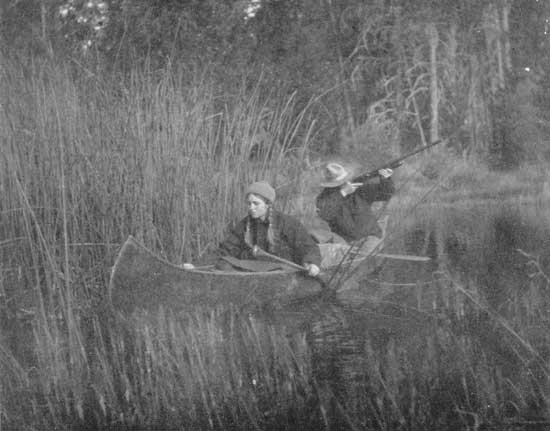 Canoeing and duck shooting may be combined on the
Deschutes