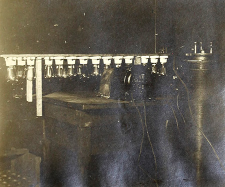 photograph, arrangement of tungsten lamps