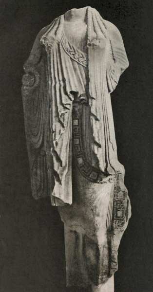Illustration: Archaic Statue—Athens, Acropolis Museum